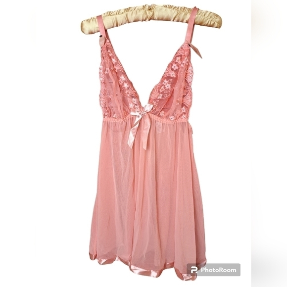 Spree Intimates Other - Spree intimates 2x NWT peach negligee w matching thong lacy satin sequins